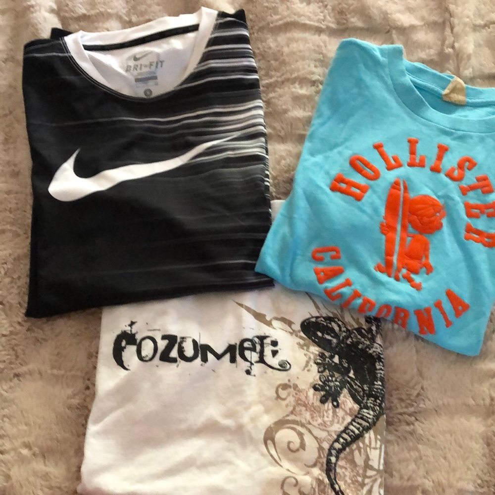 Men’s size small shirts good condition